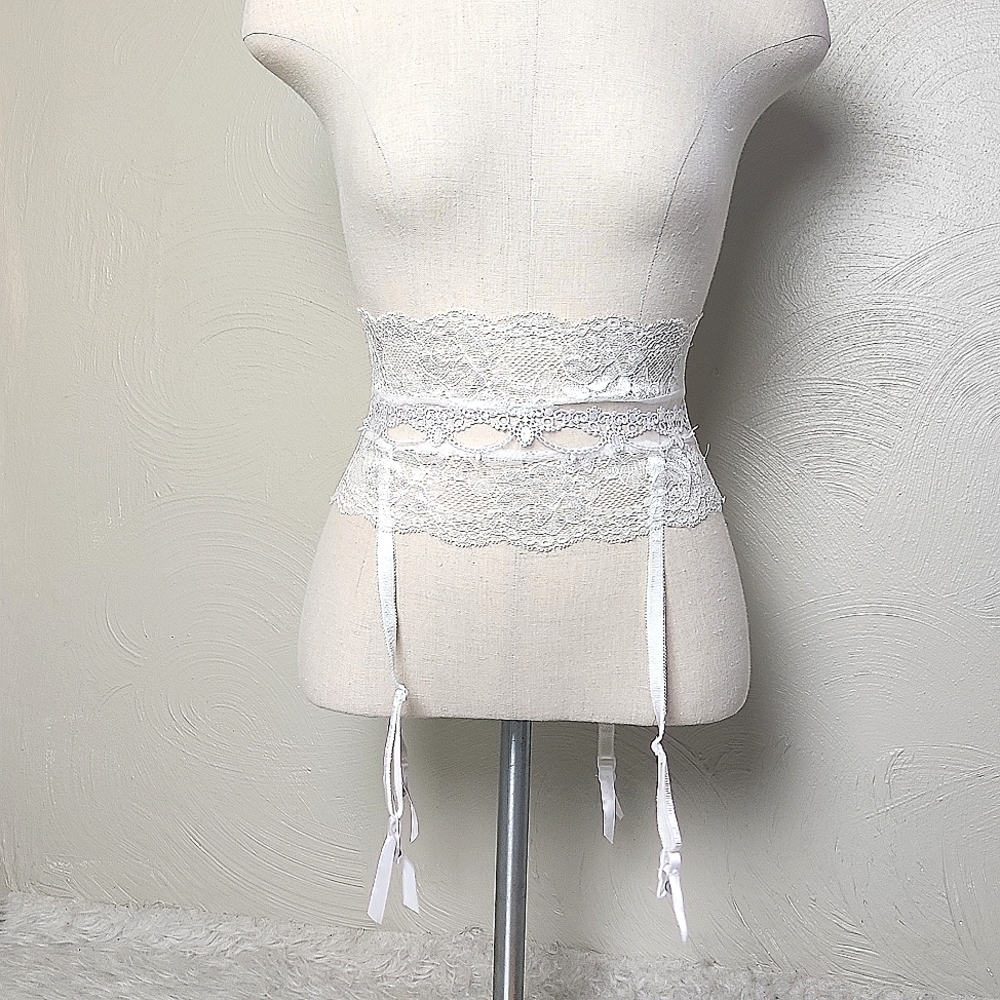 Vintage White lace garter belt - large - wedding bridal sexy